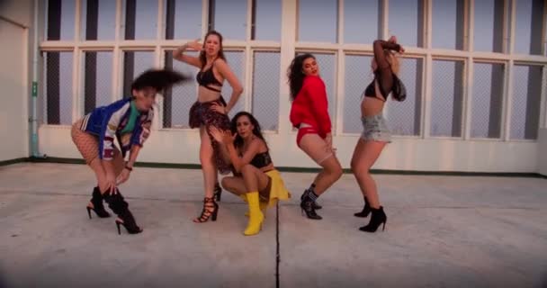 Women Dancing Crew Girl Group Rooftop — Stok video