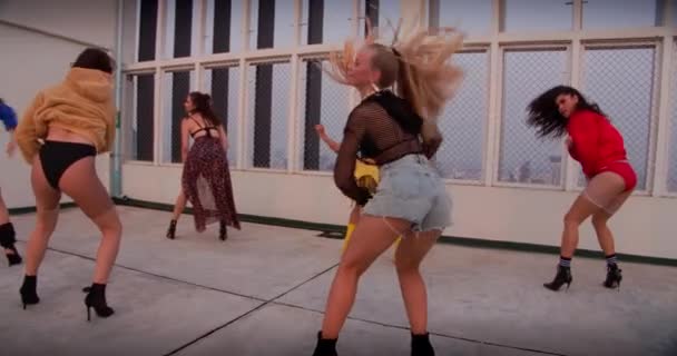 Stad Kvinnor Dans Besättning Tjejgrupp — Stockvideo