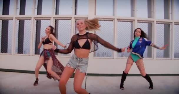 Women Dancing Crew Girl Group Roof — Stockvideo