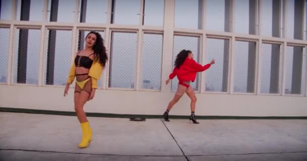 Women Dancing Togetherness Beautiful Urban — Stok video