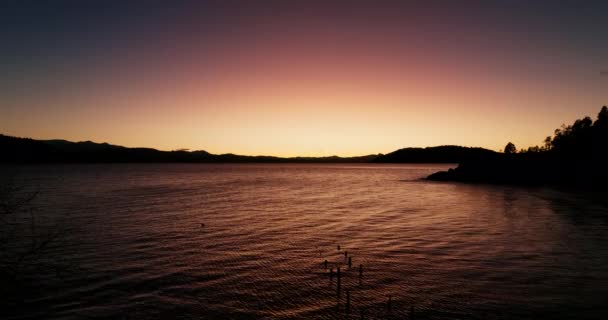 Під Час Сходу Сонця Аргентині Зняли Аерозйомку Чудового Краєвиду Озера — стокове відео