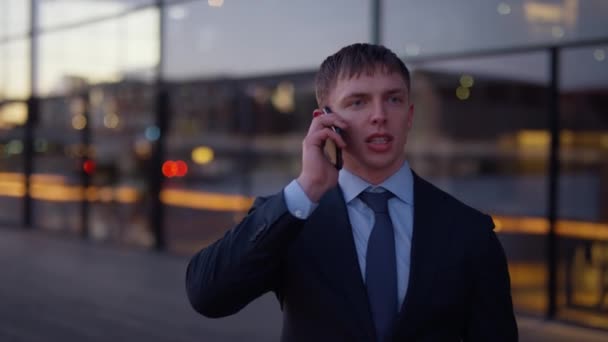 Medium Close Shot Businessman Who Having Conversation Someone His Cellphone — Stock Video