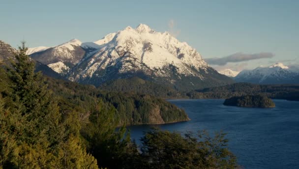 Panning Shot Tronador Mountain Bariloche Argentina Daytime — Αρχείο Βίντεο