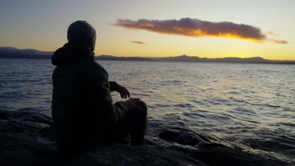 Wide Shot Showing Man Watching Sunrise While Sitting Lakeshore Bariloche — ストック動画