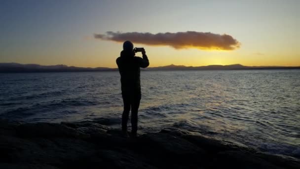Arjantin Bariloche Güzel Bir Göl Kıyısında Güneşin Doğuşunu Yakalamak Için — Stok video