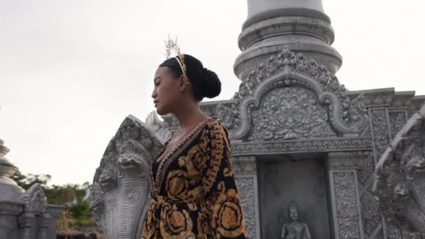 Khmer Temples Woman Tradition Golden — Videoclip de stoc
