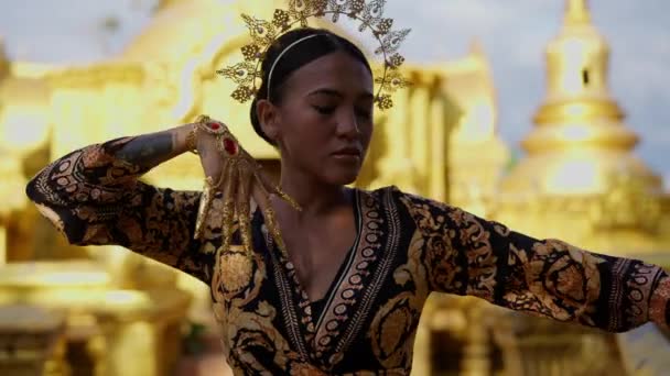 Dançarina Khmer Cabeçalho Templo Mulher — Vídeo de Stock