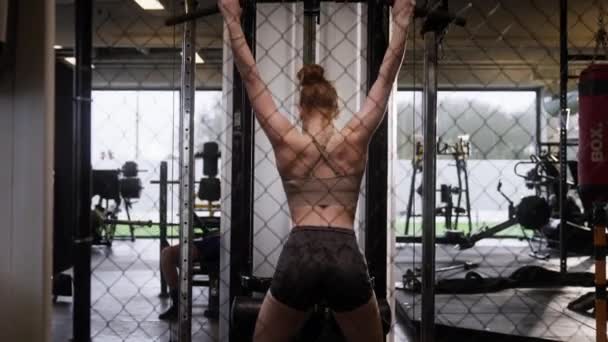 Lat Pulldown Woman Strength Gym Fitness — Video Stock