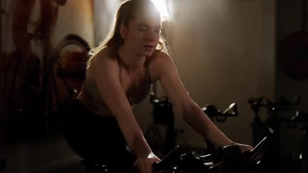Activités Sportives Vélo Femme Cyclisme Gymnase Salle Sport — Video