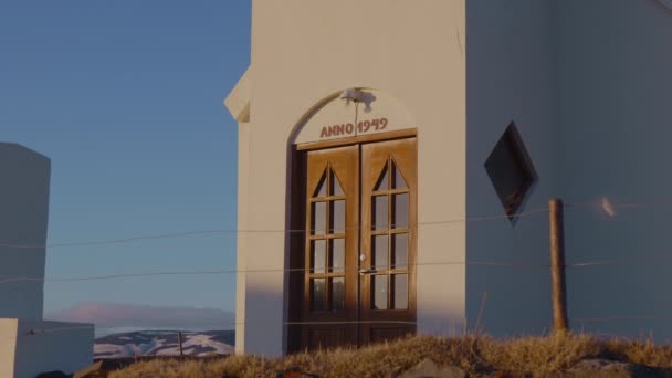 Zoom Bild Visar Trädörr Entré Med Glas Paneler Modrudalur Church — Stockvideo