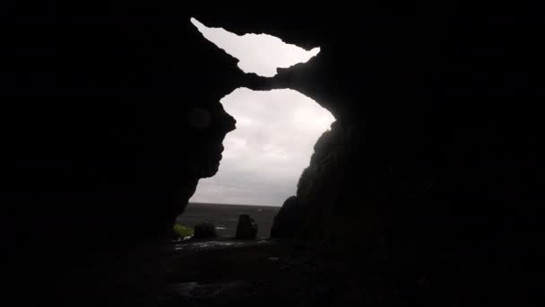 Широкий Снимок Входа Пещеру Гигьяджа Известную Пещера Йода Исландии Дневное — стоковое видео