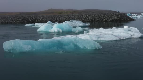 Pan Shot Moving Right Left Focusing Iceberg Floating Slow Motion — Stockvideo