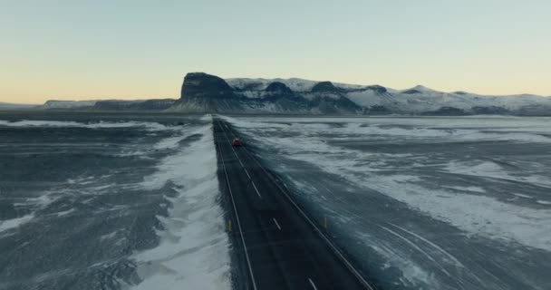 Wide Aerial Shot Car Traveling Snowy Lomagnupur Mountain Iceland Daytime — 图库视频影像