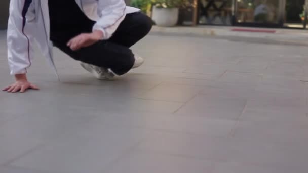 Sneakers Man Breakdancing Hip Hop Bangkok — Vídeo de Stock