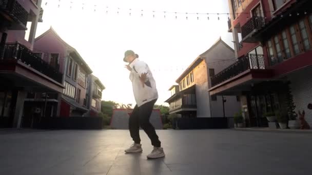 Young Man Breakdancing Hip Hop Urban Bangkok — Vídeo de Stock