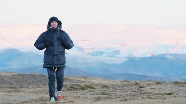 Подорож Людина Світанок Дірголей Ісландія — стокове відео
