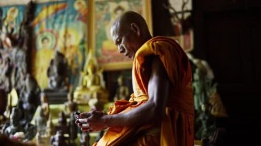 Budist Keşiş, Cep Telefonu, Tapınak, Kaftan, Tayland