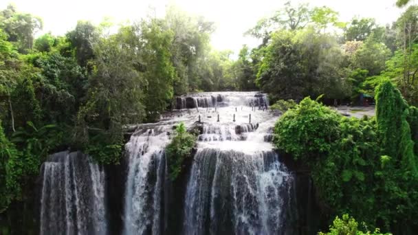 Receding Tiro Cachoeira Phnom Kulen Meio Uma Selva Camboja Sob — Vídeo de Stock