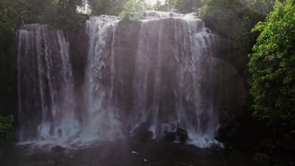 Дневной Наклон Каскадного Водопада Пномкулен Камбодже — стоковое видео