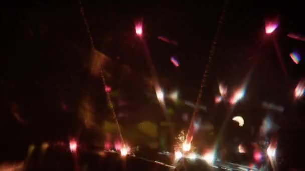 Burning Sparkler Emette Sfocati Effetti Luce Rosa Bianca Uno Sfondo — Video Stock