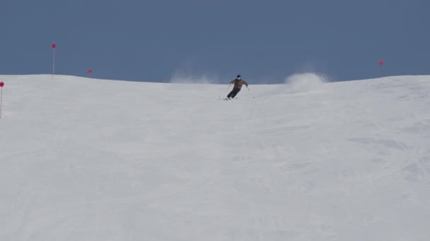 Narciarstwo Człowiek Śnieg Zjazd Góra — Wideo stockowe