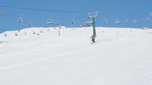 Esqui Homem Neve Elevador Esqui Montanha — Vídeo de Stock