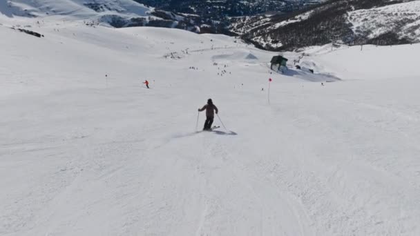 Drone Esqui Montanha Esquiador Resort — Vídeo de Stock