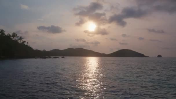 Wideo Pokazujące Popołudniowe Słońce Nad Tropikalnymi Wyspami Oceanem Tajlandii — Wideo stockowe