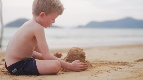 Side View Shot Young Boy Playing Piling Sand Beach Daytime — Stock Video