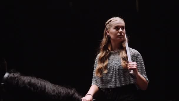 Portrait Young Woman Warrior Dressed Chainmail Sword Her Hand Riding — Stock Video