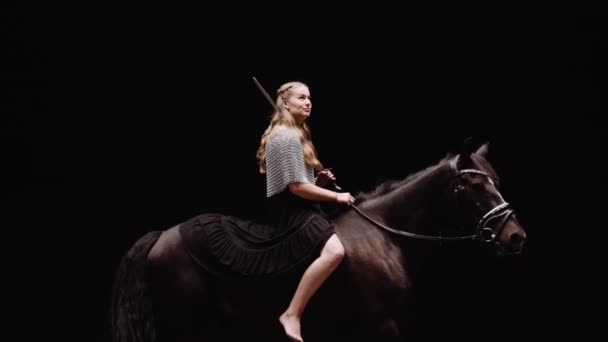 Young Woman Warrior Dressed Chainmail Sword Her Hand Riding Horse — Stock Video