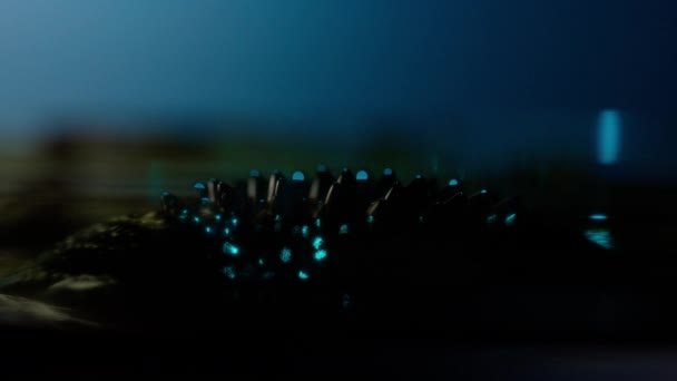 一种带有蓝色阴影的铁磁流体的视频 — 图库视频影像