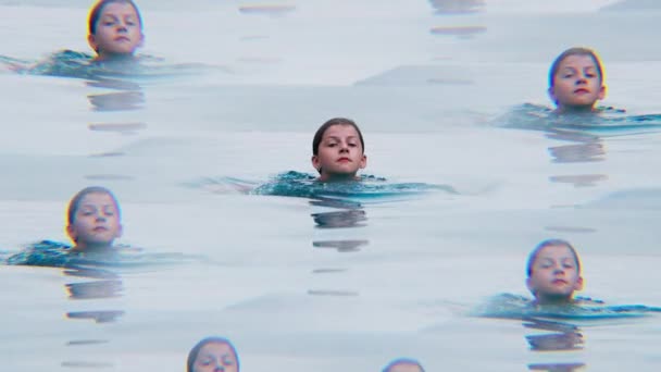 Video Dívky Efektem Klonového Filtru Infinity Bazénu Thajsku — Stock video