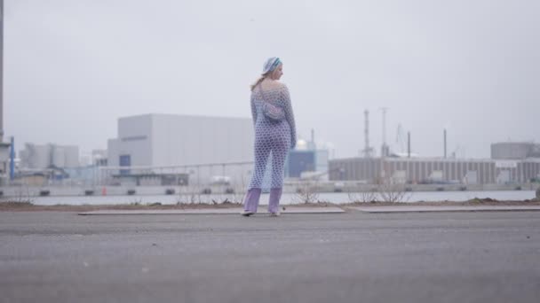 Back View Shot Zooming Blonde Woman Wearing Colorful Knitwear Accessories — Stock Video