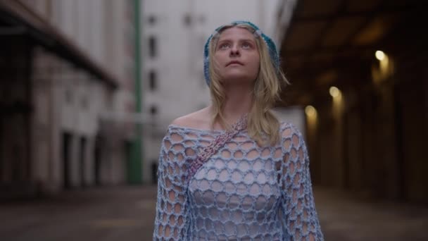 Medium Close Shot Blonde Woman Light Blue Knitwear Knitted Accessories — Stock Video