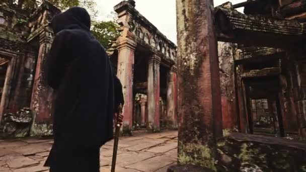 Man Demon Mask Performs Daring Jump Stunts Abandoned Ruins — Stock Video