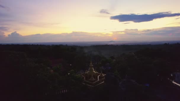 Preah Kral Estupa Templos Enclavados Majestuosa Belleza Montaña Kulen Antiguo — Vídeos de Stock