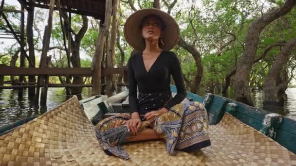 Woman Comfortably Seated Traditional Woven Mat Embracing Cultural Ambiance Poise — Stock Video