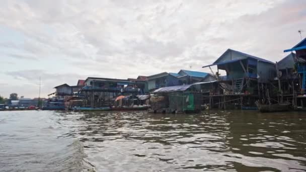 Charming Floating Village Serenely Nestled River Surrounded Beauty Waterway — Stock Video