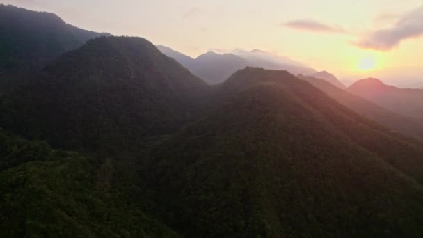Een Pittoresk Betoverend Gezicht Groene Bergen Een Betoverend Uitzicht Natuurlijke — Stockvideo