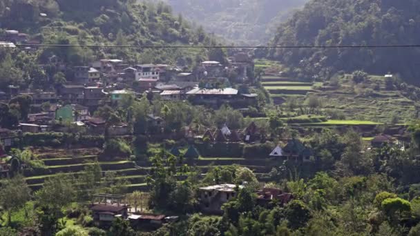 Büyüleyici Bir Köy Dağın Tepesine Kurulmuş Doğal Manzarayla Uyumlu Bir — Stok video