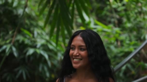 Este Cautivador Primer Plano Sonrisa Radiante Una Mujer Impresionante Los — Vídeos de Stock