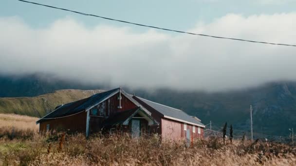 구름의 신비한 Shroud에 장엄한 극적인 배경에 — 비디오