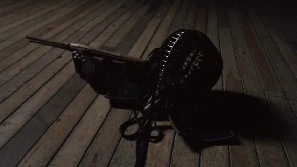 켄도구 장비는 깔끔하게 무술의 규율과 전통의 바닥에 — 비디오