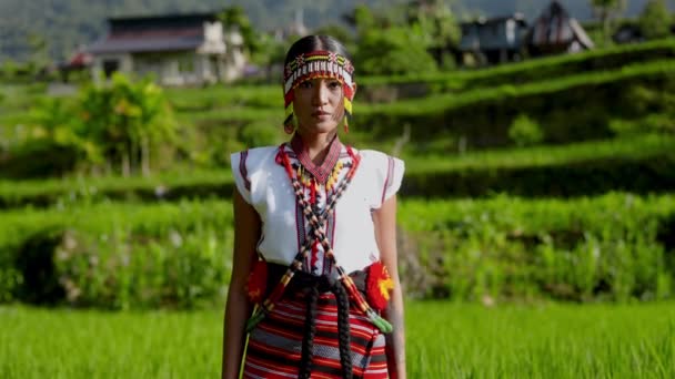 Woman Wearing Traditional Ifugao Clothing Basks Sunlight — Stock Video