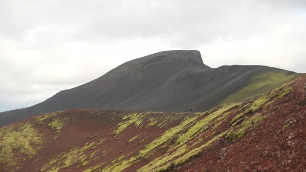 Naturskön Bild Det Magnifika Landskapet Nära Hekla Vulkan Med Vandrare — Stockvideo