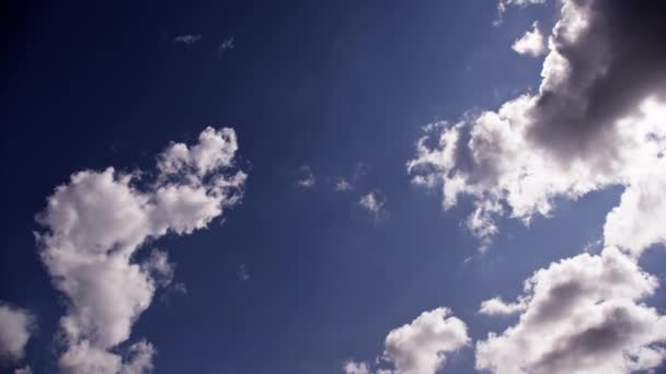 Bulutlar Zarafet Sükunetle Hareket Eder Gökyüzünü Doğanın Sanatının Dinamik Bir — Stok video
