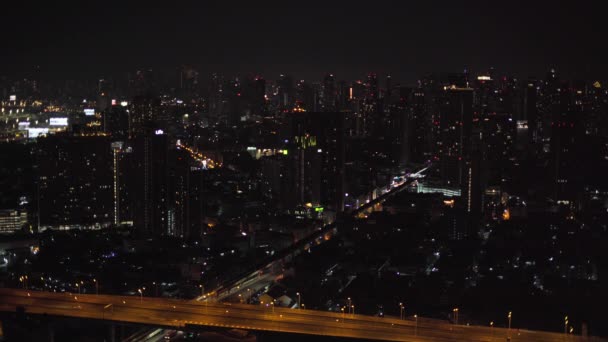 Панорамный Снимок Запечатлевший Бурную Энергетику Бангкока Ночью Потрясающим Городом Освещенными — стоковое видео