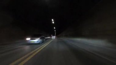 Tünellerde son sürat yolculuk, zamanın neşe verici yolculuğunu yakalamak için yoğunlaştığı son bölümde nefes kesici bir manzara.