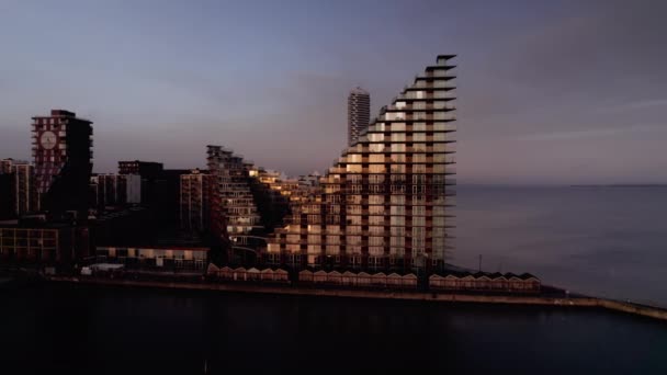 Widok Powietrza Port Aarhus Podkreślając Jego Nowoczesny Rozwój Architektoniczny Krajobraz — Wideo stockowe